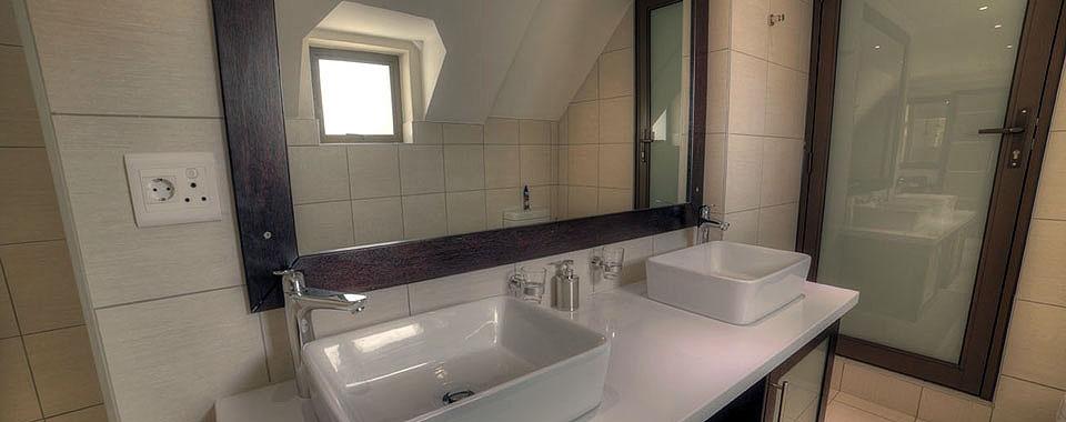 Luxury Double Room First Floor Bathroom